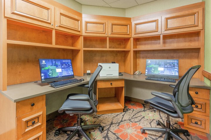 Business Center 41 of 43