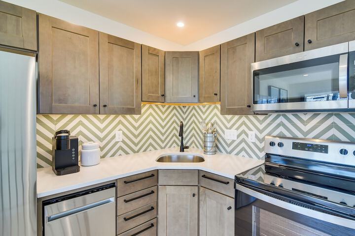 Modern Erie Home - Walk to Downtown!