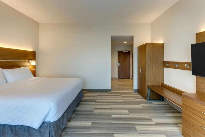Room 34 of 65