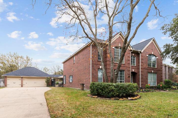 Upscale 4BR Cypress Home w Pool Hot Tub, Theater, Sleeps 20