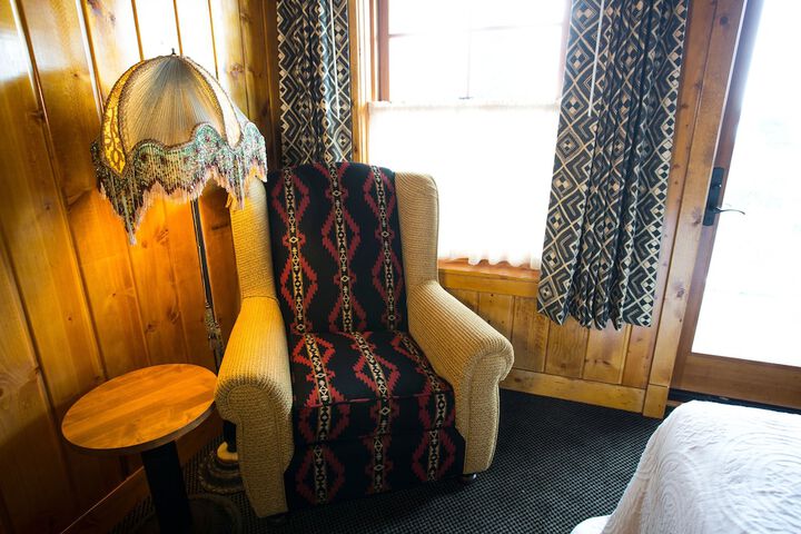 Room 28 of 100
