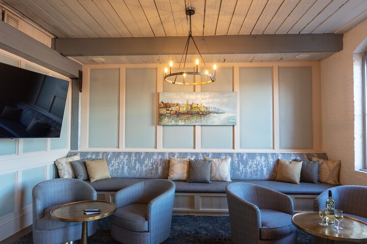 Olde Harbour Inn