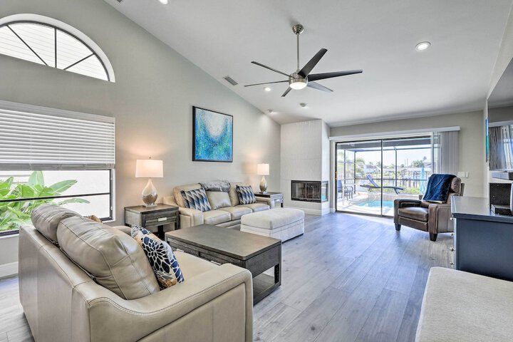 Private Dock & Saltwater Pool: Apollo Beach House