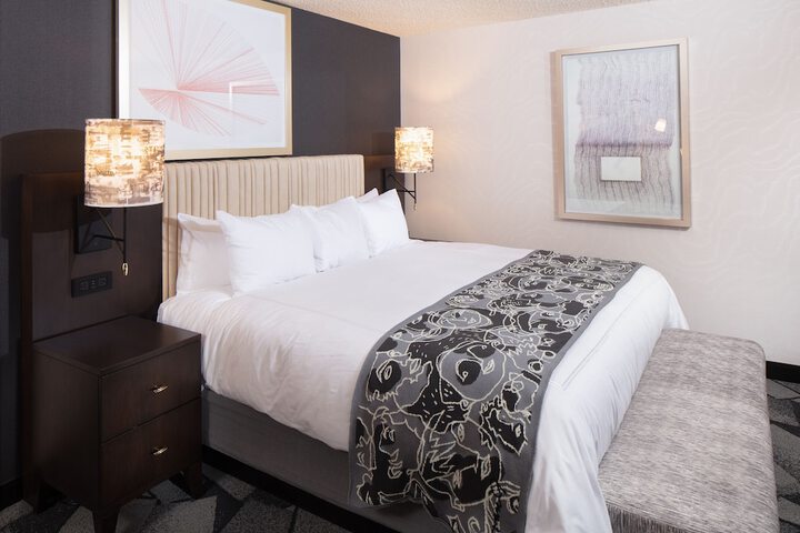 Saint Kate - The Arts Hotel