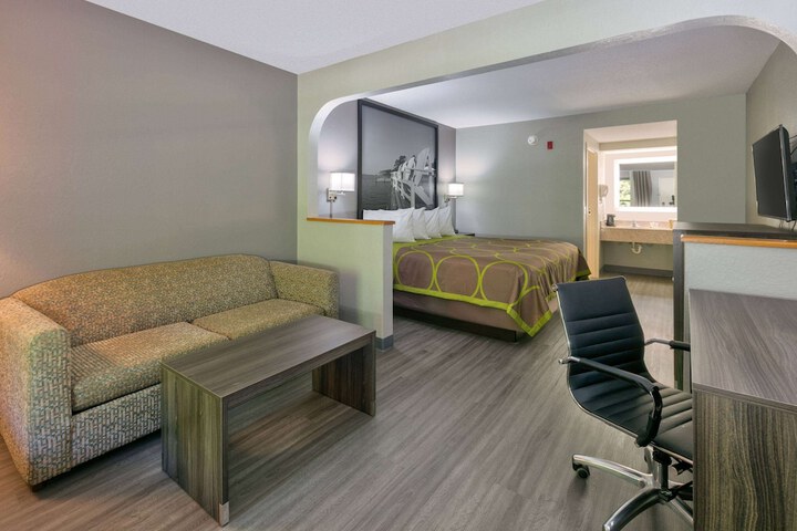 Room 17 of 33