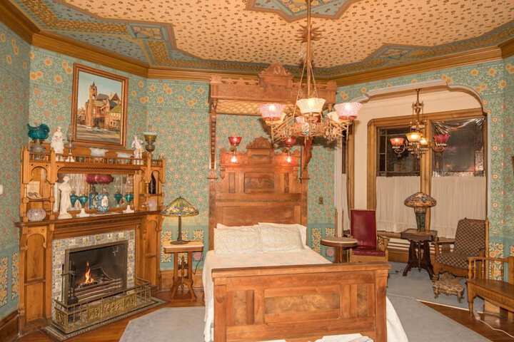 Room 32 of 42