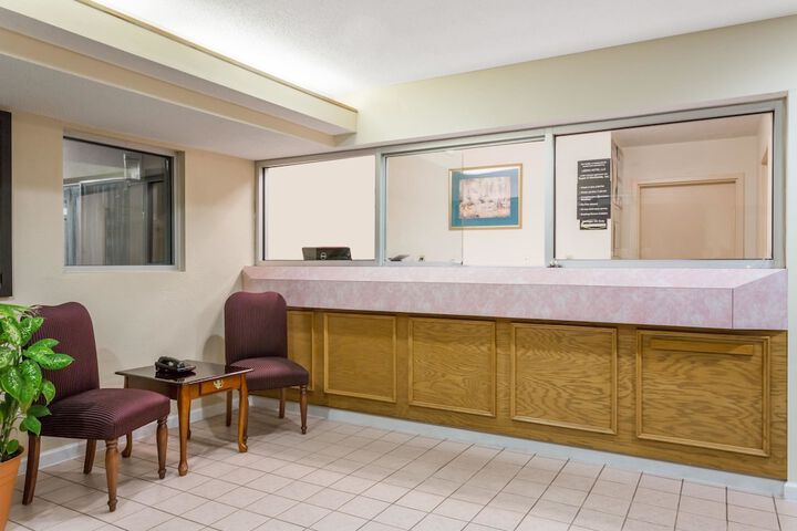 Super 8 by Wyndham Stafford
