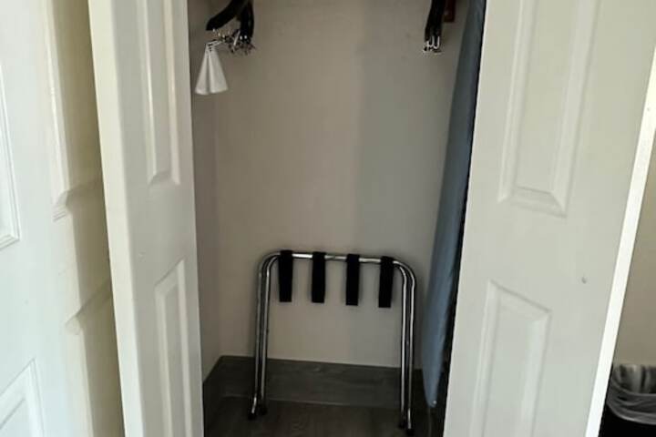 Room 13 of 32