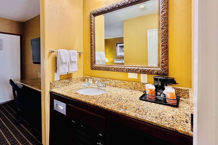Quality Inn & Suites Westminster Seal Beach