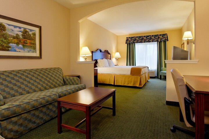 Room 28 of 61