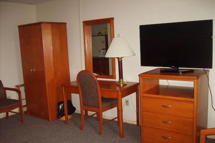 Room 12 of 40