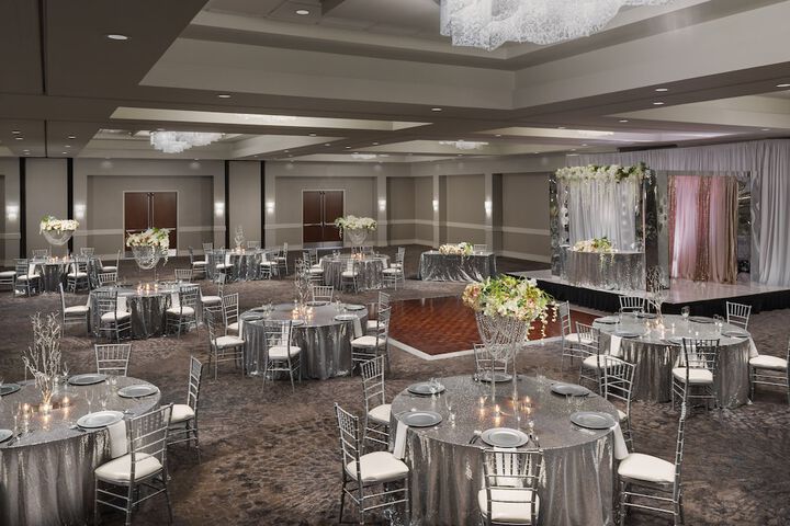 Ballroom/Hall 34 of 37