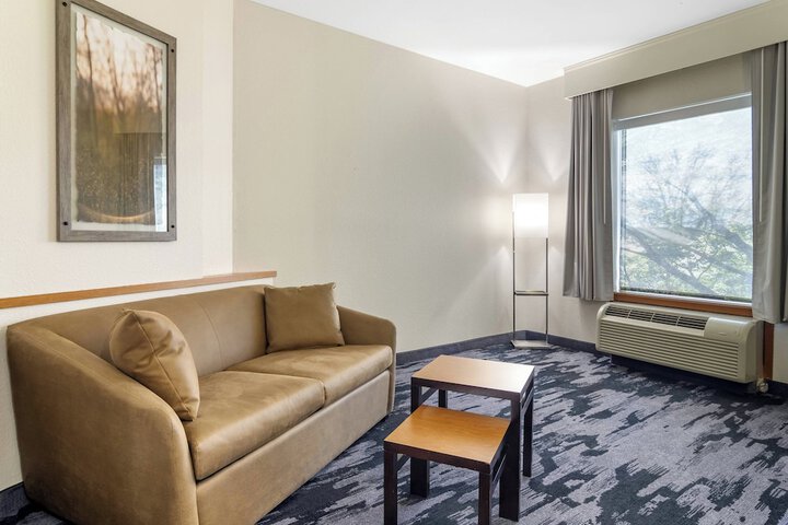 Room 11 of 28