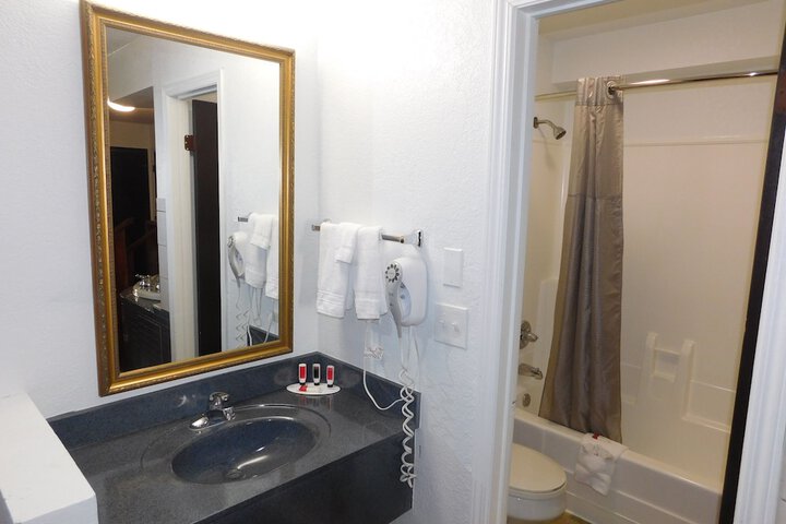 Room 35 of 47