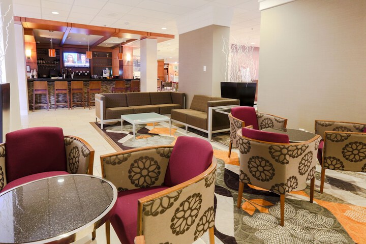 Lounge 65 of 72