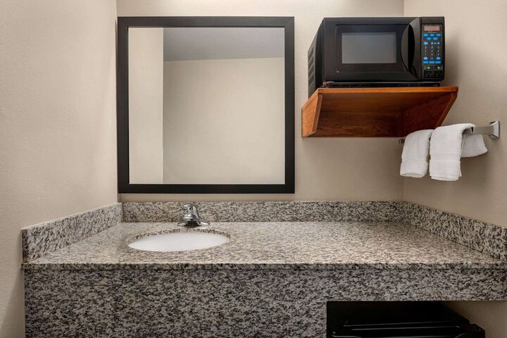 Baymont by Wyndham Fremont