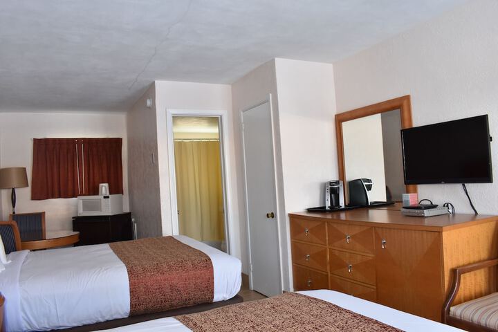 Room 11 of 27