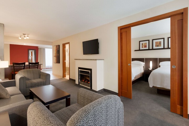 Room 33 of 48