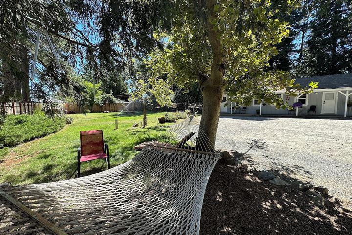 The Pines Inn and Cottages