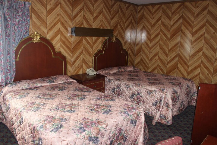 Room 8 of 25