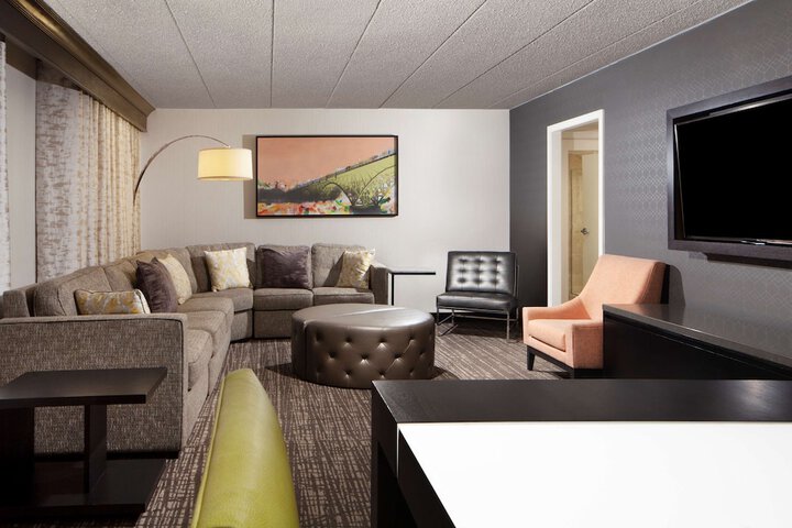 Room 28 of 65