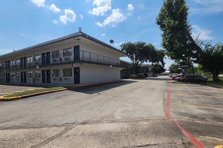 Motel 6 Conroe TX