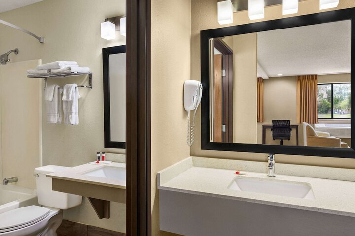 Super 8 by Wyndham Ankeny / Des Moines Area
