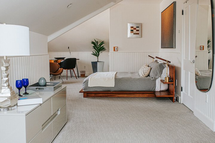 Room 28 of 60