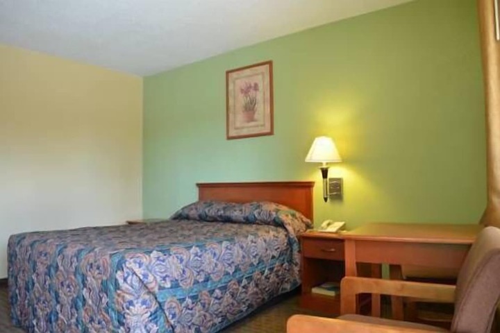 Room 10 of 26