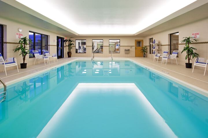Holiday Inn Express Hotel & Suites Detroit - Utica by IHG