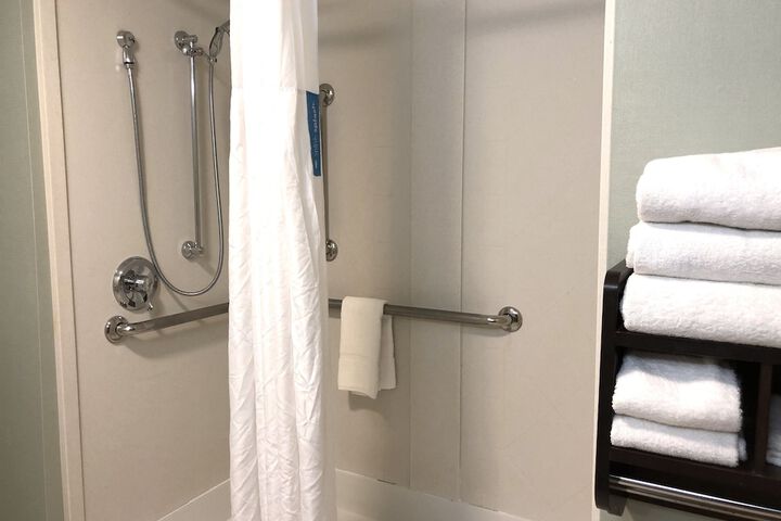 Hampton Inn & Suites Detroit-Canton