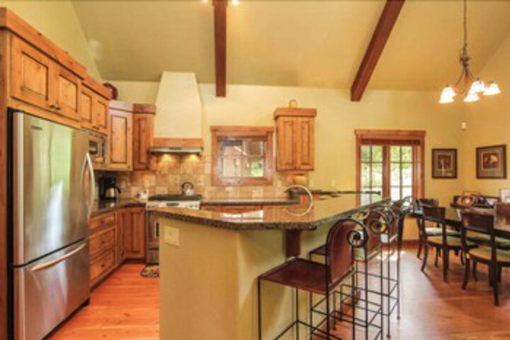 Discovery Chalet 374 - Three Bedroom Cabin