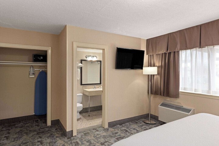 Room 18 of 34