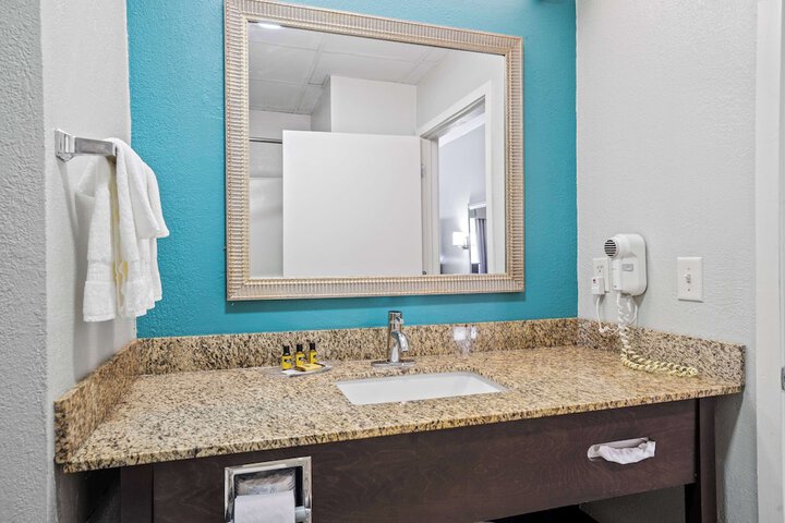 Blue Water Inn & Suites BW Signature Collection
