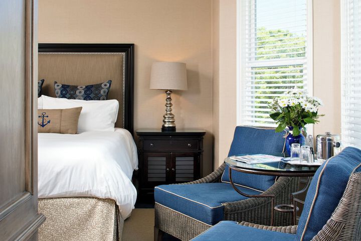 Snug Harbor Inn