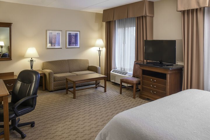 Hampton Inn & Suites Youngstown-Canfield