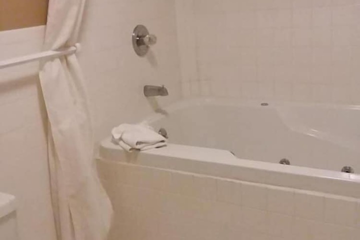 Room 13 of 24