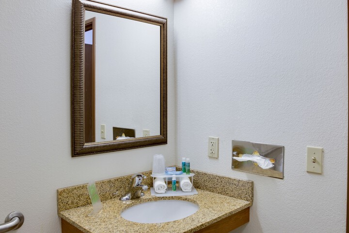 Room 20 of 28
