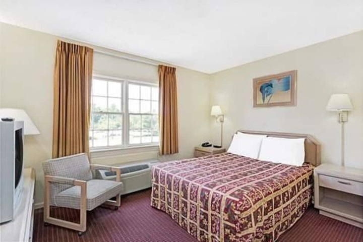 Room 16 of 28