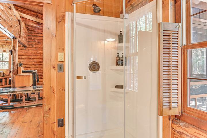 Lake & Beach Access at Lake Luzerne Cabin!