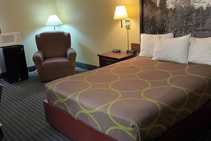 Room 7 of 28