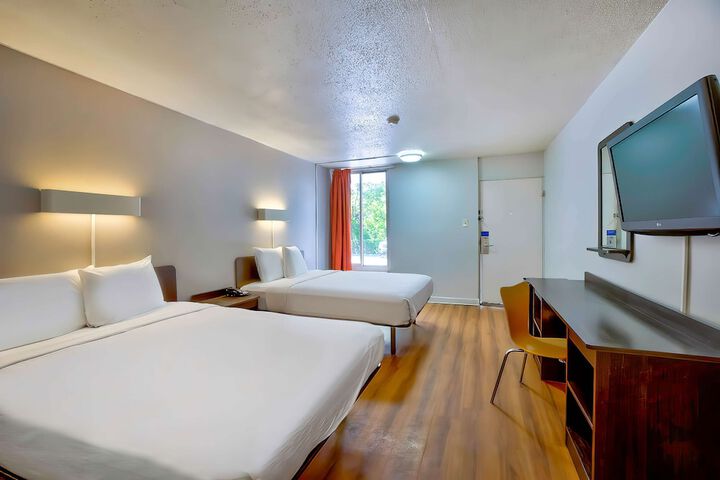 Room 21 of 40