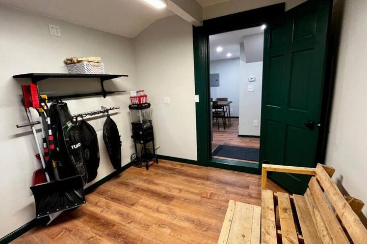 2 Bed Berkshire Apt minutes to Jiminy Peak Ski