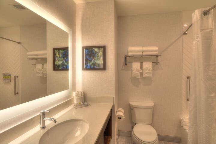 Room 28 of 107