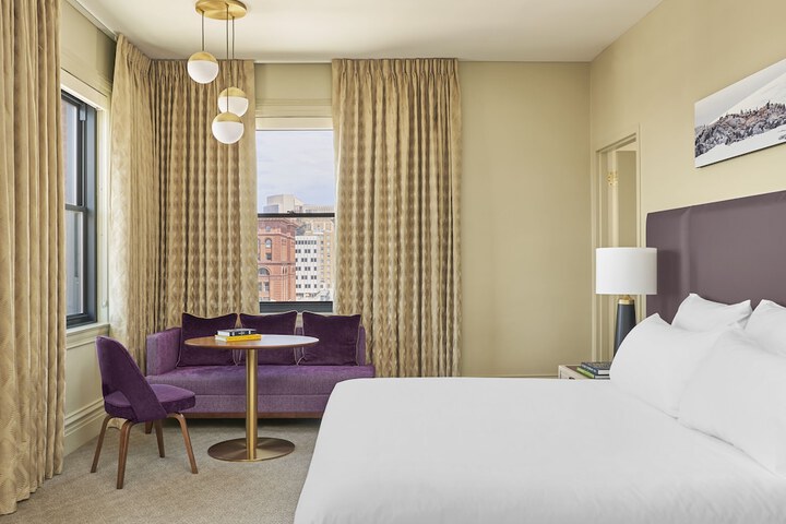 Room 28 of 51