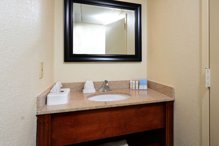 Hampton Inn Raleigh / Town of Wake Forest