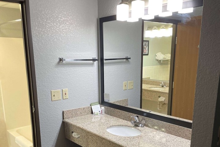 Room 52 of 70