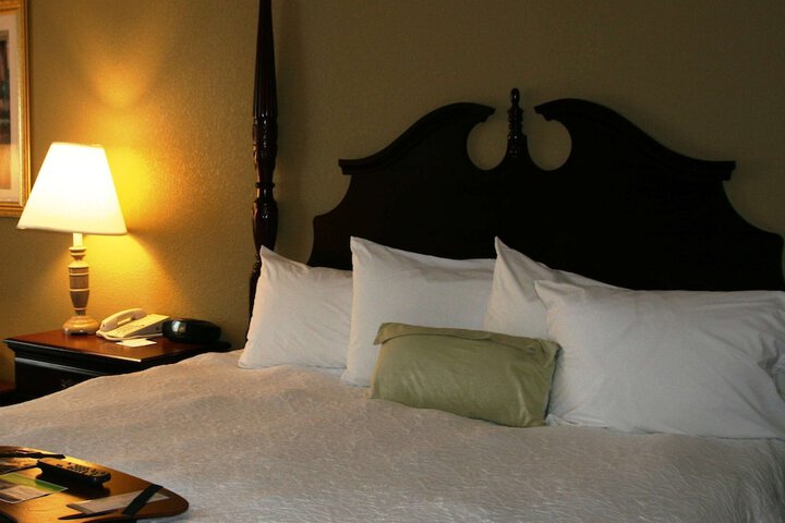Room 16 of 48