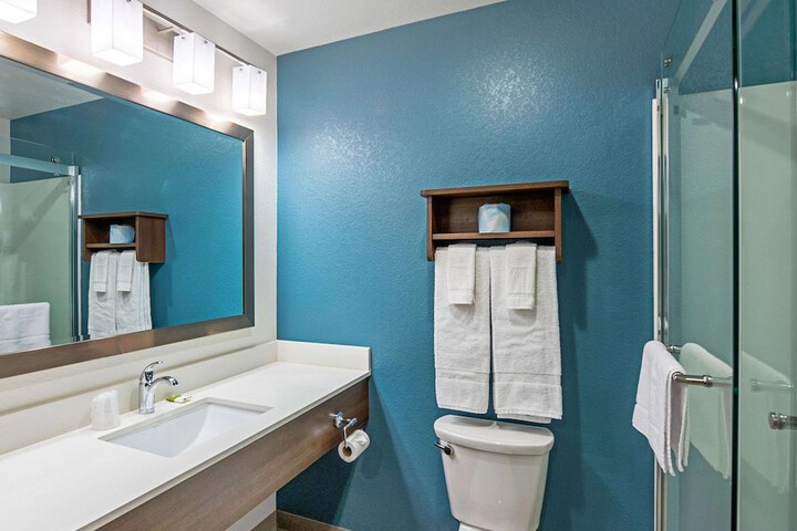 Room 32 of 47