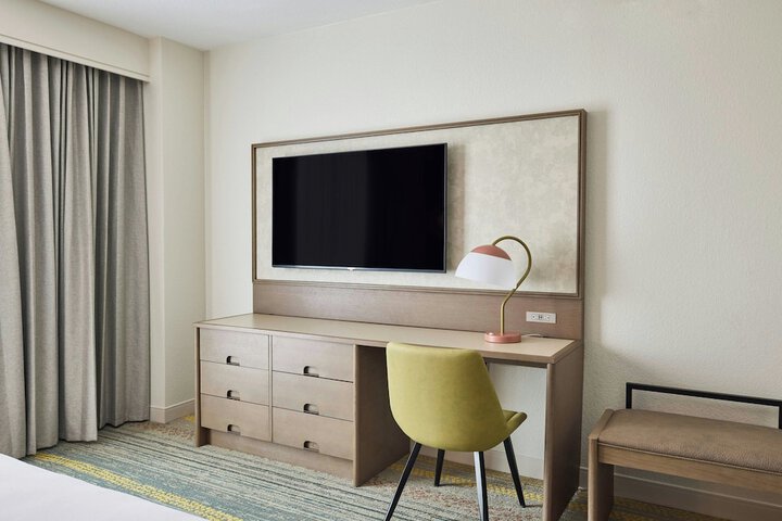 Room 27 of 65